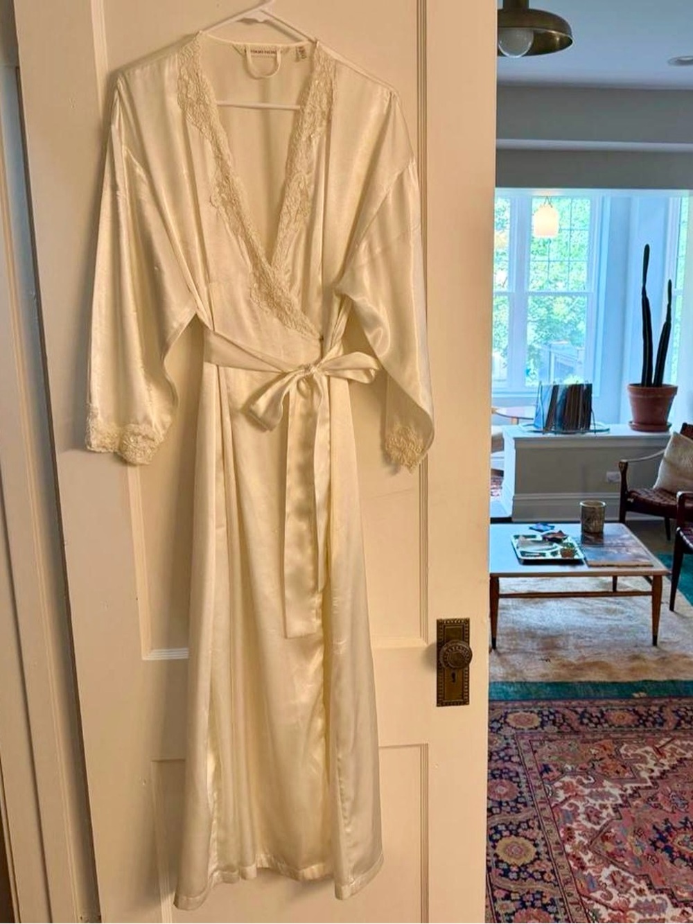victoria’s secret 1996 ivory satin long robe - XS/S